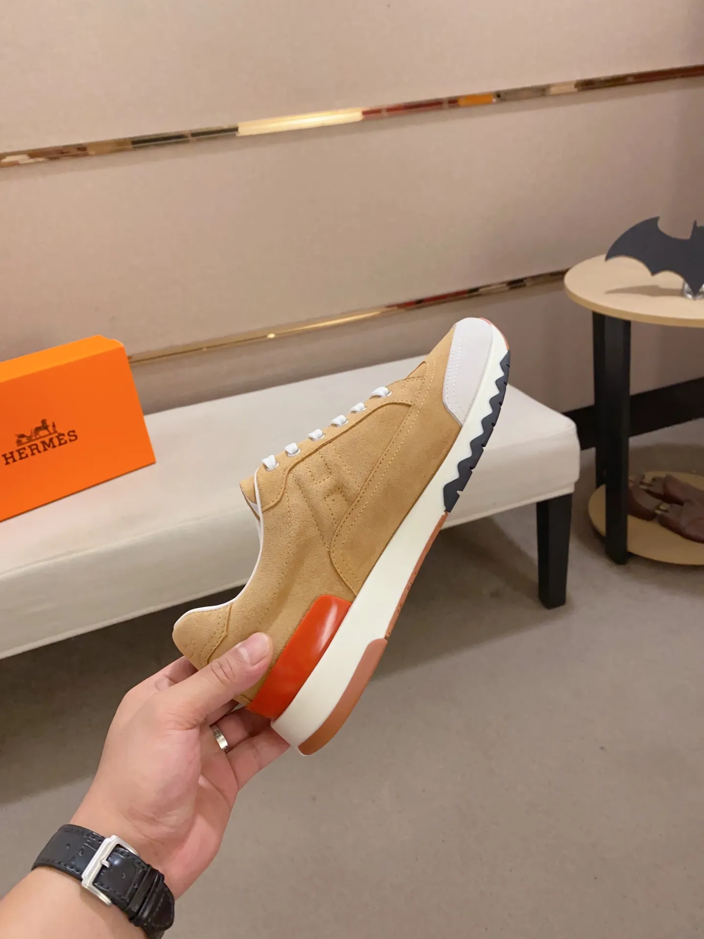 Ex-factory price: 500💰《HERMES》【Classic Original Version】Hermès; Top 🔝 Purchasing Agency 🔍🔍Men's latest 🇺🇸 counters are sold simultaneously, original imported from Italy ▲▲First-layer cowhide ▲▲ (high-end, extravagance and class) times) Exquisite workmanship (Italian 🇮🇹Imported water-dyed 🐂cowhide lining) sole: Original sole provided by the original factory, ⚠️exclusive double-layer activity·TPR·rubber·combined molded outsole; super comfortable·wear-resistant·non-slip·environmental protection The real thing is more beautiful if you take the real thing (high quality, follow the order), you can enter and exit the counter at will * Number of yards: 38·39·40·41·42·43·44# (can be customized 45.)